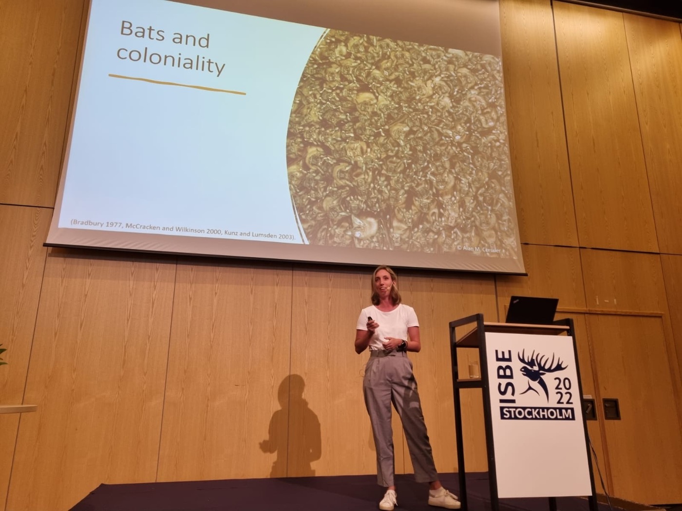 Annabel Dorrestein presenting her research on stage at a conference